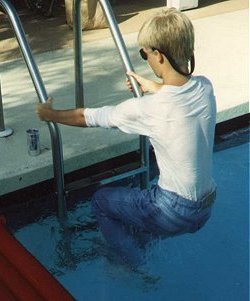 Push ups on pool ladder